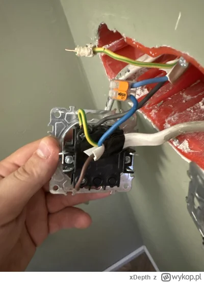 xDepth - @xDepth: Trzecie sypialnia gdzie jest faza, tutaj jest schodowy włącznik