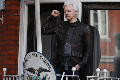 mietek79 - Może chcą być u Dudy jak Julian Assange w ambasadzie Ekwadoru?  ( ͡º ͜ʖ͡º)...