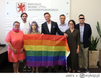 aldi7x - Jeden hamuje przed ciężarówką, drugi pedo---, nie chcę wiedzieć o reszcie, w...