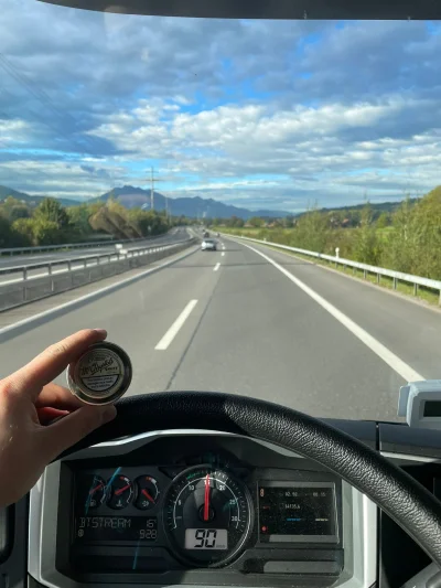 CiastozTruskawkami - Pozdrowienia z pracy! 
#wykopsnuffersclub #tabaka #pracbaza