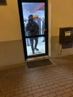 Gran - Przechodziłem obok kebaba jak wpadli do niego z nieplanowaną wizytą panowie z ...