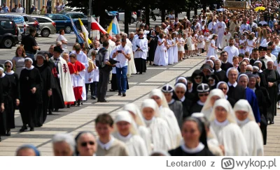 Leotard00 - I proszę państwa ruszyli, na czele Max Verstappen, a za nim Sergio Perez!...