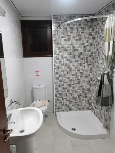 Mysiekpysiek - #turystyka #wtf 

No i wylądowali. Kwatera ładna, łazienka czyściutka ...