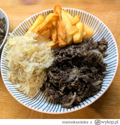 mielonkazdzika - Kaszanka z cebula, i jajkiem. A do tego frytki, i surowka z kiszonej...