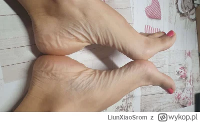 LiunXiaoSrom - #feet #stopy 
(｡◕‿‿◕｡)