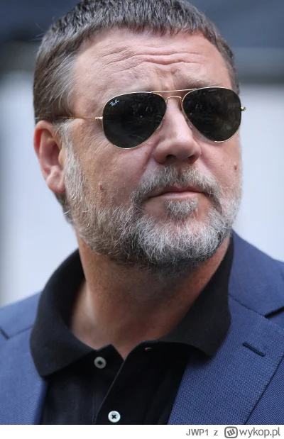 JWP1 - @Lujdziarski: Co ten Russell Crowe odwala ;)