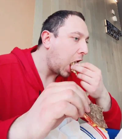 bizzi0801 - odpaliłem live na tik toku, a tu daniel je catering dietetyczny
wygląda j...