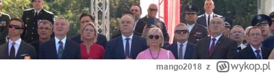 mango2018 - My idziemy wywrócić im ten stolik.
Wywracanie stolika: