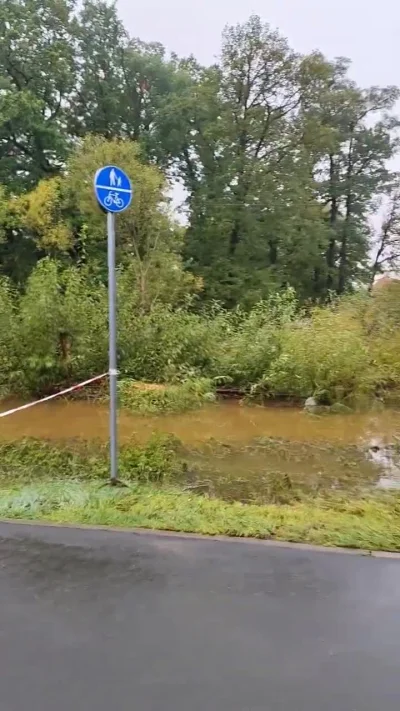 CH3j - Jelenia Góra Ul. Wiejska  Tutaj po prawej pod wodą jest park, teraz cały pod w...