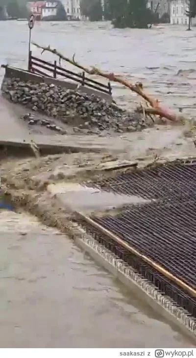 saakaszi - Moment zerwania mostu.

#powodz