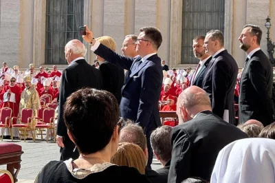 Megalomamia - Hołownia wypominający komuś robienie selfie xDD
#debata