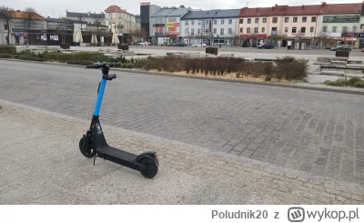 Poludnik20 - Plac Kościuszki sprzed dwóch godzin. 
Z perspektywy zielonego przystanku...