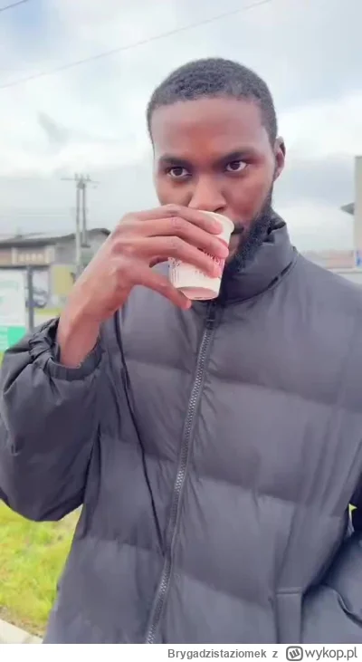 Brygadzistaziomek - subsaharyjski narzeczony próbuje Polskich potraw w tym kaszanki
 ...