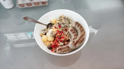 krucjan - @Darknov po prostu to podgrzewam i jem. 
Dzisiejszy posiłek wyglądał tak: