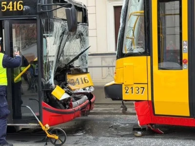 miro-lanka - A czy tramwajem można wjechać jak w ministranta?
-jeszcze jak 

#tramwaj...