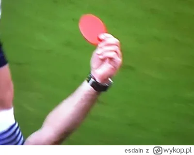 esdain - W FA Cup sędzia dał czerwoną kartkę w formie kółka. Pierwszy raz coś takiego...