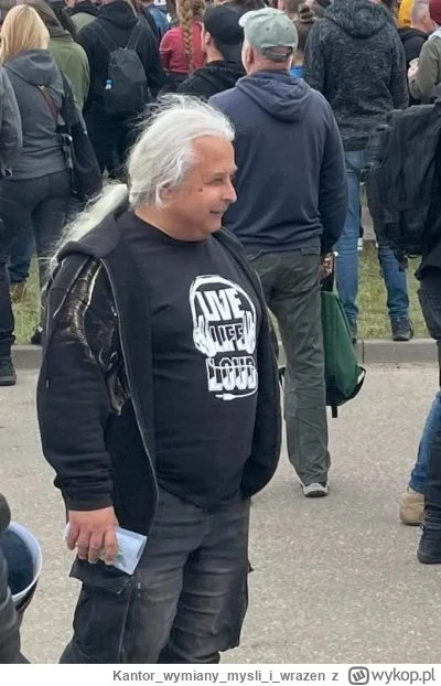 Kantorwymianymysliiwrazen - @nekrofukk: @Cyslav ( ͡° ͜ʖ ͡°)ﾉ⌐■-■