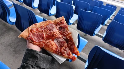 fafik_delta - #stadionowejedzenie #mecz Stjarnan Gardabaer - dwa kawałki picki (chyba...