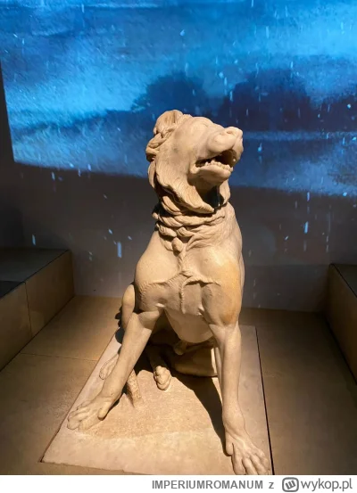 IMPERIUMROMANUM - Marmurowa rzeźba ukazująca siedzącego dużego psa

Marmurowa rzeźba ...