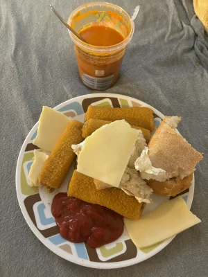 KapitanKam - Jadło gotowe zostaje się wygodnie położyć i puścić fairy tail na tableci...