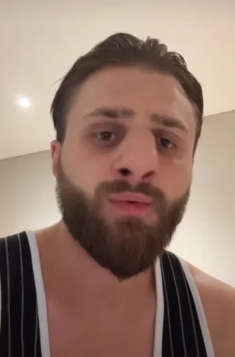 23IndigoPlayer23 - Babciu, a po Ci taki duży nos? 
Żeby lepiej kłamać, wnusiu 

#fame...