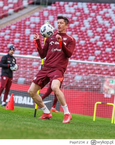 Papi1234 - Robert Lewandowski naprawdę musi kochać Polskę, że wciąż chce mu się przyj...