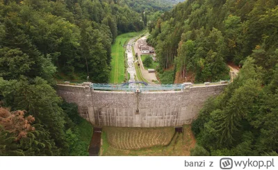 banzi - @Brian_Carroll: ktoś miał fantazje, żeby te budynki tam postawić.