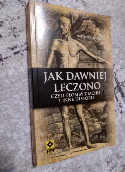 Marek_Tempe - "Ta skrząca się czarnym humorem książka w pasjonujący sposób opisuje na...