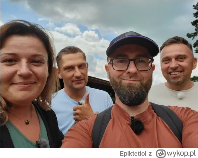 Epiktetlol - Ehh najlepsze wakacje ze znajomymi. Ja to ten w okularach. 
#przegryw
#r...