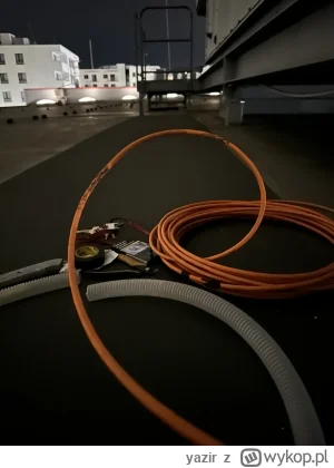 yazir - Nie chciało się uczyć to w piątek wieczór siedzę na dachu kaufa i ciągnę drut...