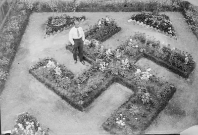 wfyokyga - Mój dziadek i jego ogród który wygrał konkurs  w Monachium w 1934, dziadko...