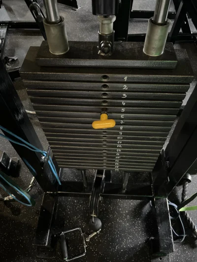 HuopWsiowy - Halo #silownia ile waży jedna sztabka może ktoś będzie wiedział 
#mikrok...