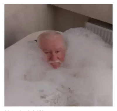 cyconiusz - @dunc1337: najpierw jego ego spienia wodę, a wtedy śród spienionych fal w...