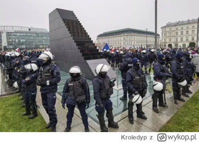 Kroledyp - @m4xejd: Podobno Sylwek sprawdził i Jarosław kupił prawa do takiego kształ...