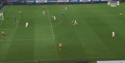 uncle_freddie - Możesz przyogurzyć i podać od bramki przeciwikowi, ale musisz ten str...