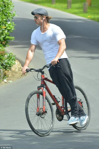 kinson - #rower #film
Czy on wie że tak się nie jeździ rowerem? Czy Brad Pitt jest ja...