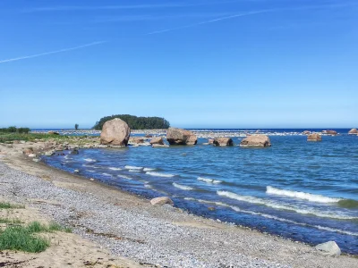 Krupier - >jestem właśnie w Mielnie u Janusza, bo bylo jedyne znośne cenowo… Wciąż dr...