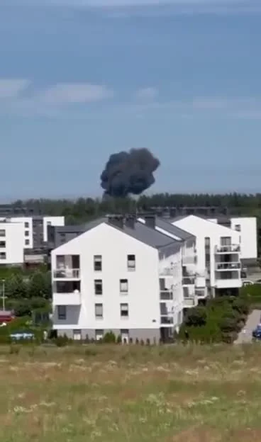 CH3j - Samolot rozbił się podczas pokazu na lotnisku Oksywie-Kosakowo Gdynia 

Wybuch...