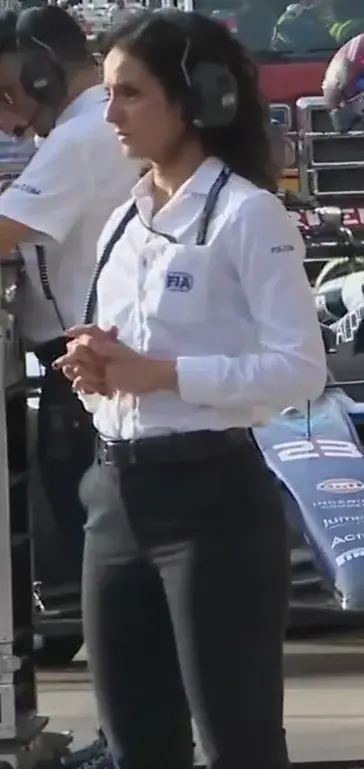 rutekboss - #f1 ależ się Aldona postarzała.. te wory pod oczami od nieprzespanych noc...