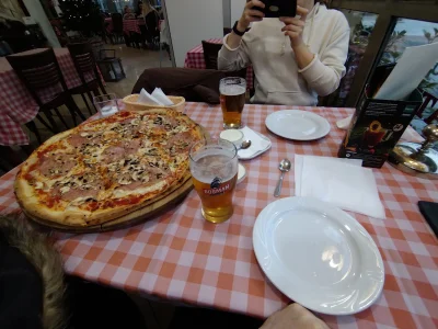 SzycheU - Polecam pizzerię Aurore Pomidore przy samym molo w Międzyzdrojach.
#pizza #...