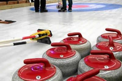 hpiotrekh - na polsacie sport 3 właśnie zaczął się finał MŚ mężczyzn w  #curling jakb...