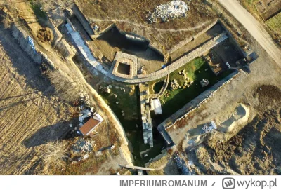 IMPERIUMROMANUM - Pozostałości wież i murów obronnych w Viminacium

Pozostałości wież...