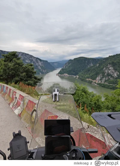 mlekoag - @gibbs: w poprzednim Moto miałem jakiś w miarę oryginalny, aktualny kupiłem...