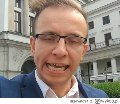 drzewko94 - Jak on k---a w ogóle tą szczęką wiwija, żeby całe dolne zęby pokazać? Umi...