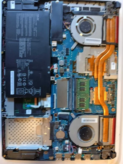 Moczymorda77 - @supra107: @peeteer Aaa ok dzięki
 W lapku mam 256GB/SSD NvME/  trochę...