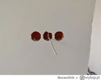 MaxwellStB - Próbuje sobie sam robić włączniki na budowie i zastanawiają mnie te trzy...