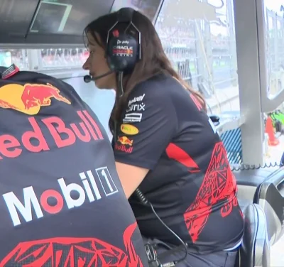 Jailer - Kiedy zjadłaś cały granulat dla strategów w Red Bullu i udajesz niewiniątko....