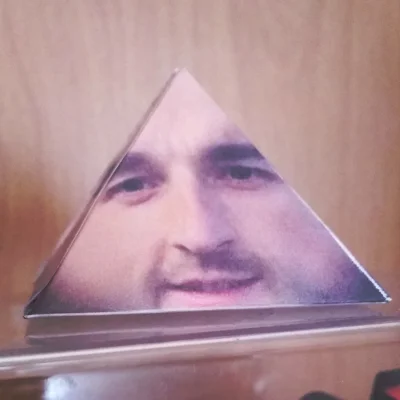 Timer_555 - #f1 #kubica 

może zrobie taka piramidke litofania drukowana 3d