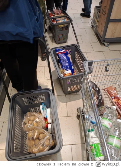 czlowiekzlisciemnaglowie - Co za dałny wszyscy pełne.koszyki i będę tu stał jeszcze p...