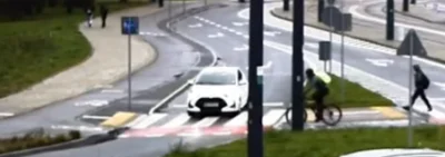 MajoZZ - Widzę, że dla niektórych film był zbyt szybki (komentarze).

Rowerzysta wjec...